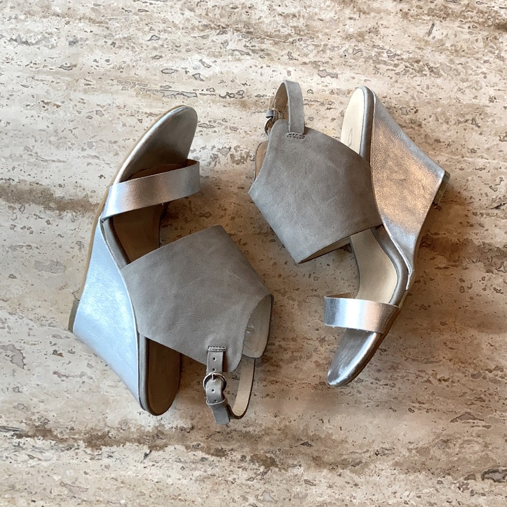 Chinese Laundry silver sandals